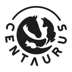 Logo Fundacji Centaurus z sylwetkami konia i psa – organizacji ratującej zwierzęta, organizatora obozu.